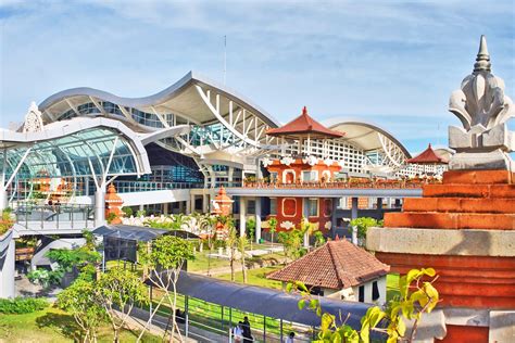 dining at bali airport.